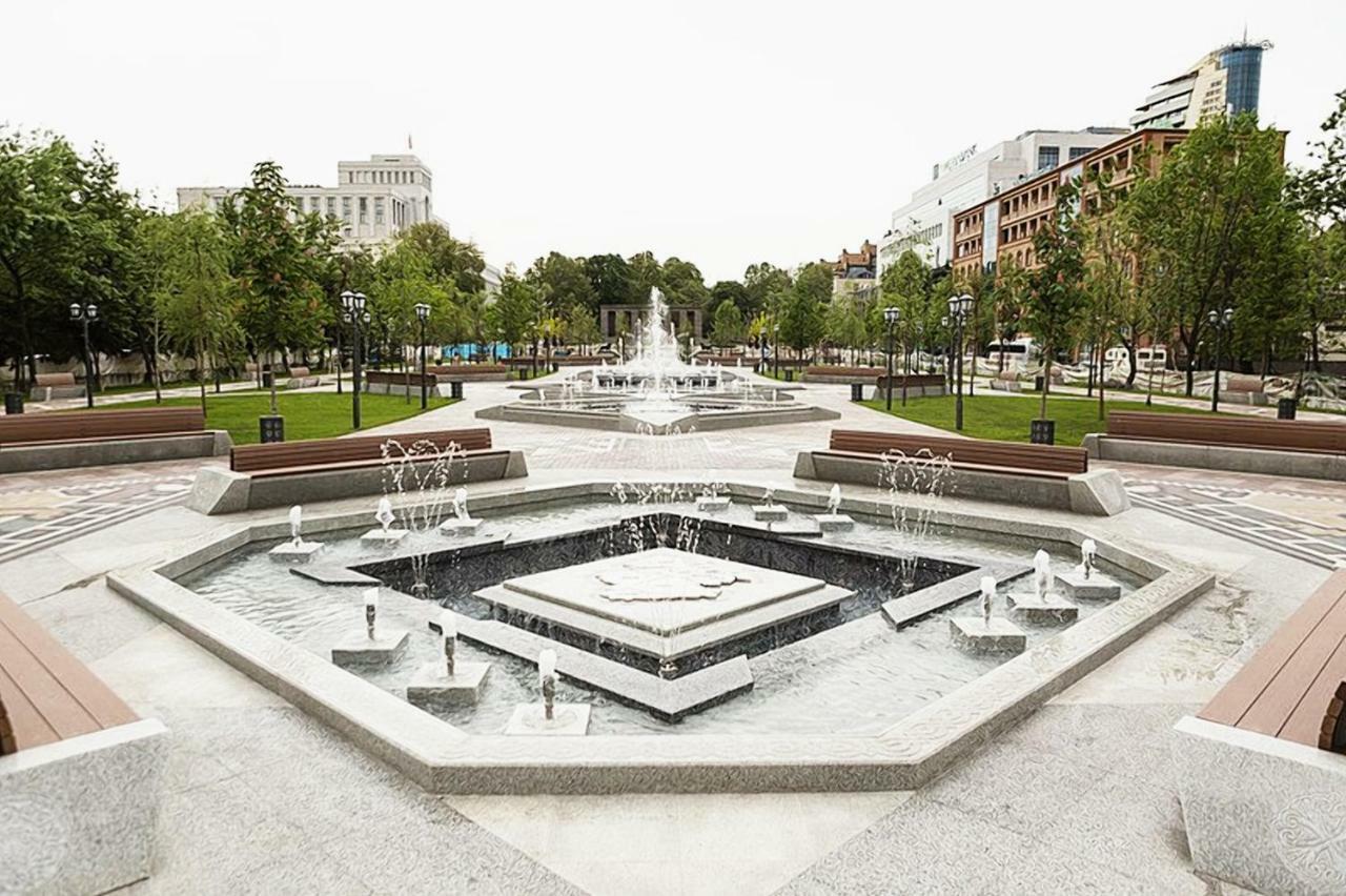 Luxury Apartment With Jacuzzi On Republic Square Yerevan Exterior photo