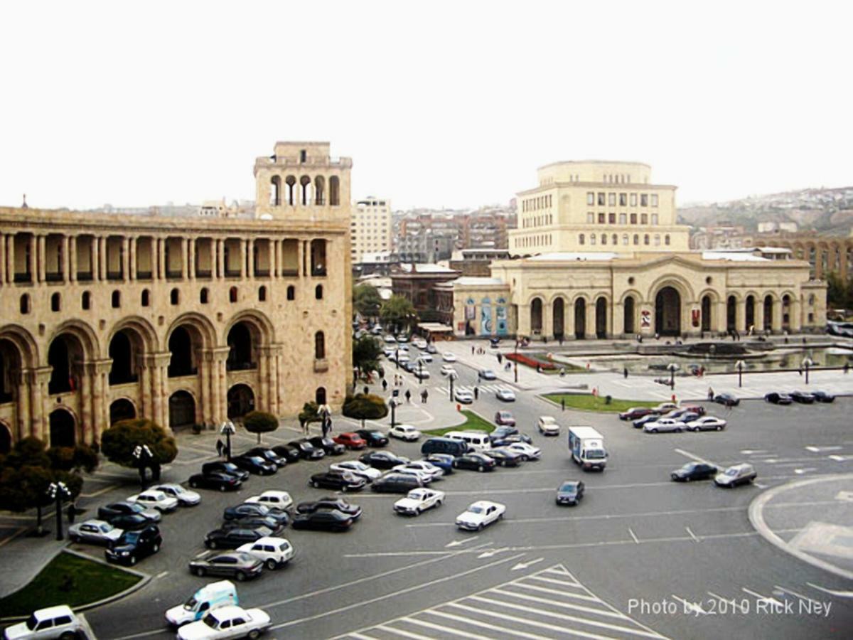 Luxury Apartment With Jacuzzi On Republic Square Yerevan Exterior photo